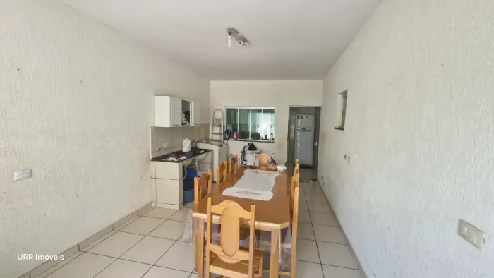 Imóvel a venda com 313 metros lote com 3 quartos uma suite em Village Santa Rita - Goiânia