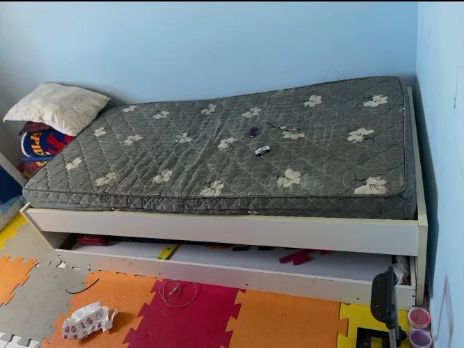 Cama de solteiro com colchão 