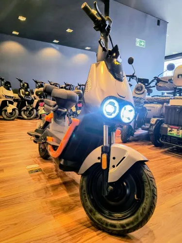 Scooter elétrica nxt Vega