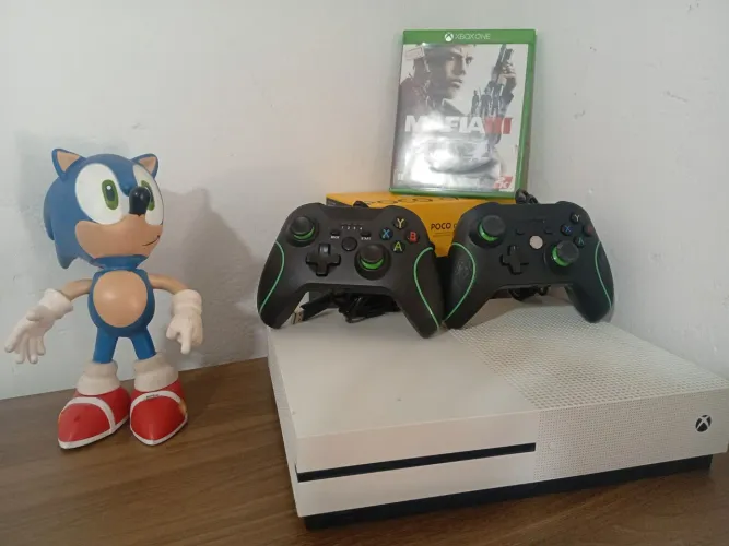 Xbox one S 500gb +2 controles 