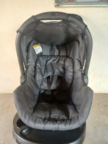 Vende um bebê conforto e um carinho de bebê por 500 reias os dois ainda ganha um andaja