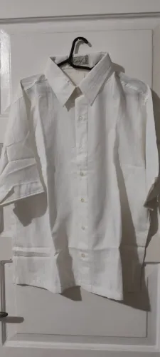 Queima Total :Camisas Sóciais Brancas e Creme  ( Novas )  R$ 27,00