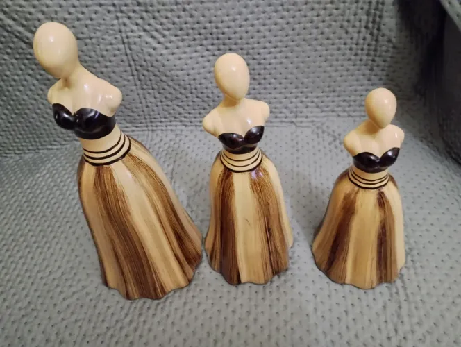 Trio Bonecas de Louça Decorativas.