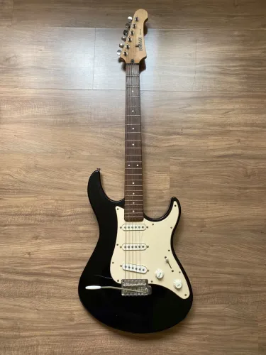 Guitarra Yamaha EG303 1.200,00