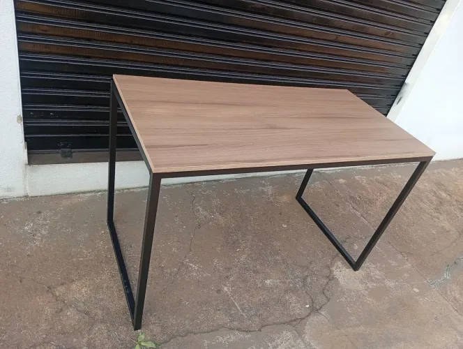 Mesa multiuso estrutura de aço