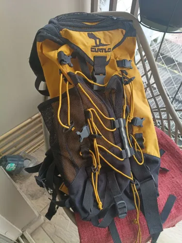 Mochila para trilhas da marca curtlo em perfeito estado