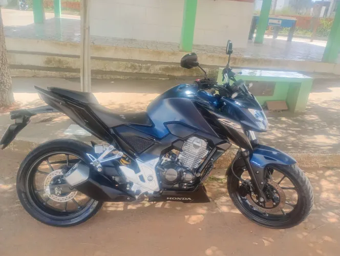 Cb 300f ABS 2025( conservada)