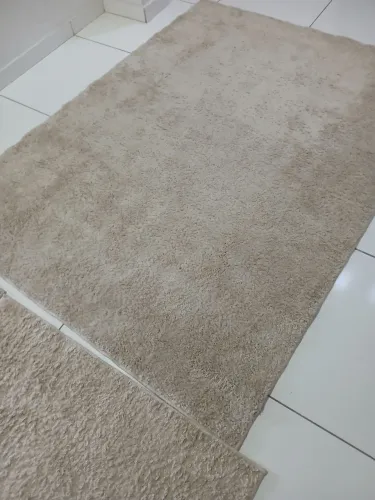 Tapete felpudo, dois capachos boa qualidade usado pouco uso. 200×150 .Capachos 100×500