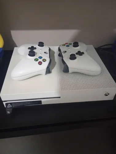 Xbox One S 1TB + 2 controles Originais