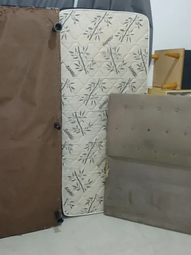 vendo cama de solteiro usada