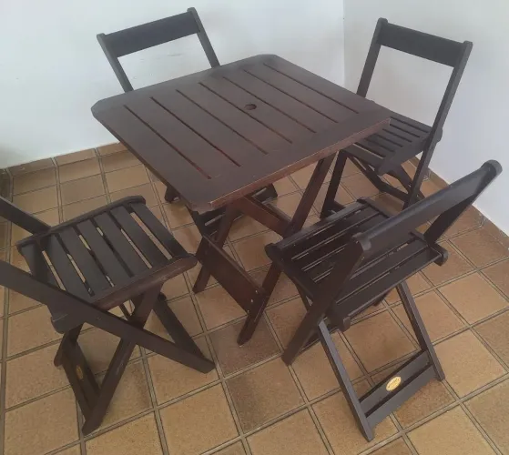 Conjunto mesa e 4 cadeiras dobrável Incobel