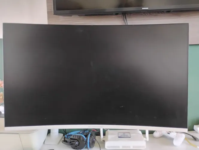 MONITOR CURVO