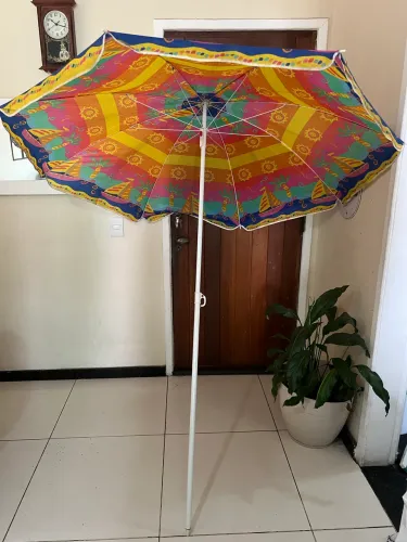 Guarda Sol Lindo ! Unissex UV 50 1.80 diâmetro ! Cabe 4 adultos !