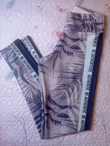 Calça legging de marca Tamanho P semi nova