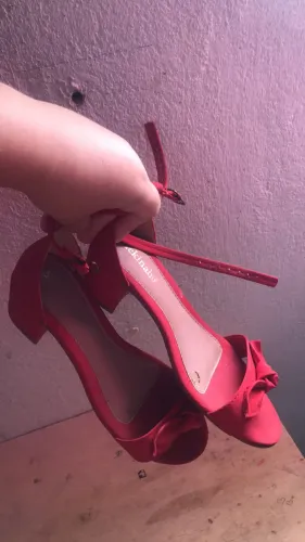 Salto baixo vermelho