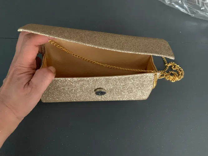 Bolsa de festa tipo chutche dourada com alça 