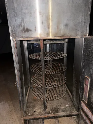 Vende - se máquina de assar frango giratória