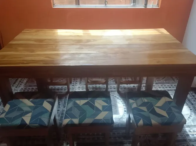Vende-se essa mesa por 750,00