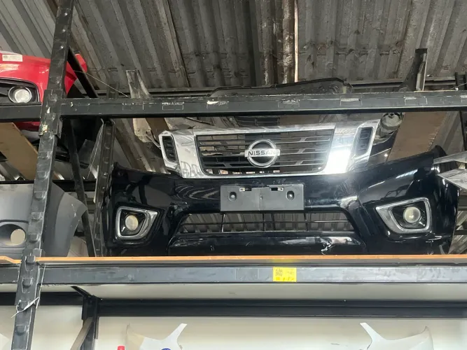 Parachoque nissan frontier completo