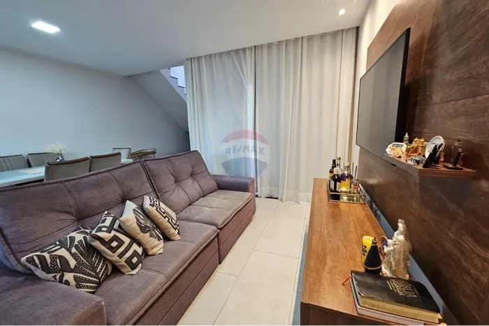 Duplex com 2 quartos e suíte no Alto do Castelo