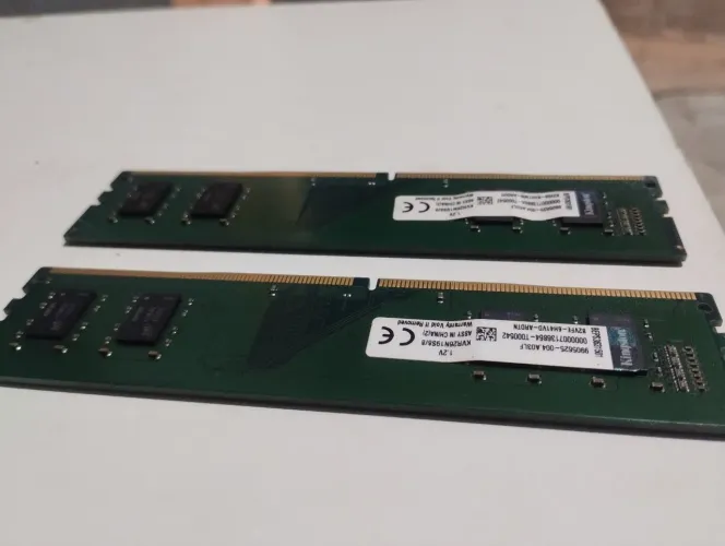2x memórias Ram 8GB DDR3