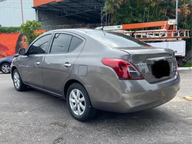 Nissan Versa SL 1.6 16V Flex Fuel 4P Mec. 2014