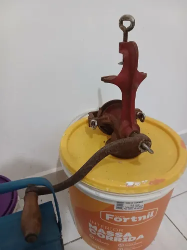 Moedor de grãos pra uso doméstico ou pra decoração