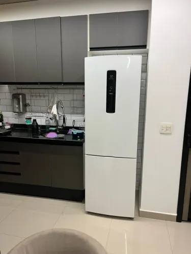 Geladeira Electrolux Frost Free Inverter 400L Efficient AutoSense