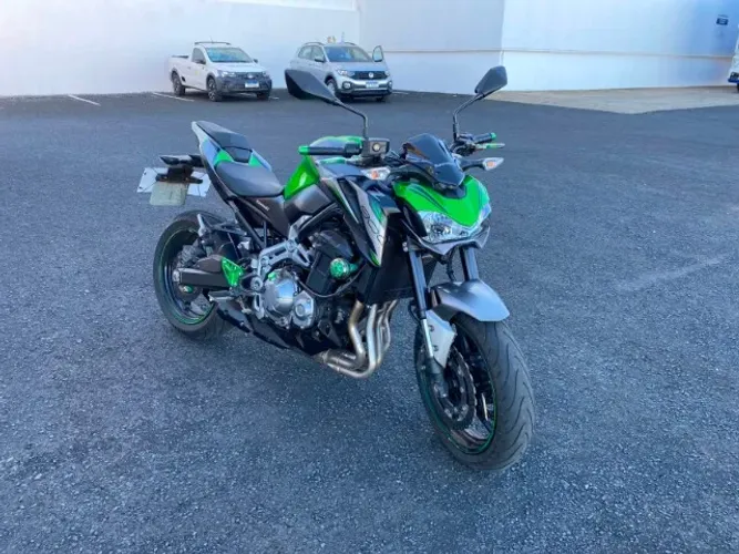 KAWAZAKI Z900