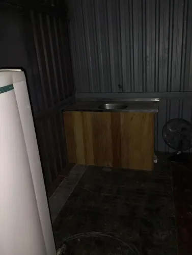 Vendo ou troco por algo do meu interesse  tenho um trailer de lanche fixo  com geladeira 