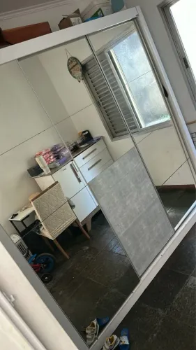 Guarda roupa com espelho + cômoda