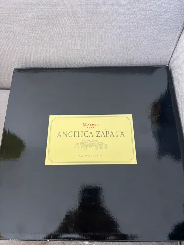 VINHO ANGÉLICA ZAPATA
