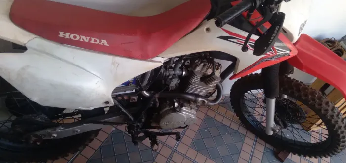Vendo xlx com motor de xr 200   $$ 3.500 barato