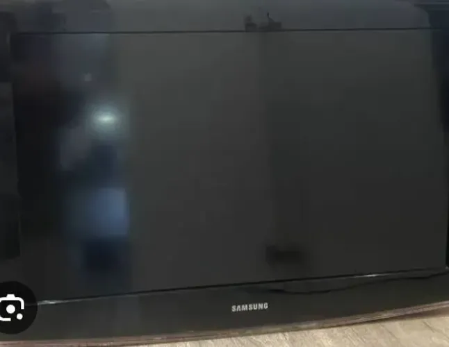 Boa tarde vendo uma tv 32 polegadas.ela pega tudo mas o som parou