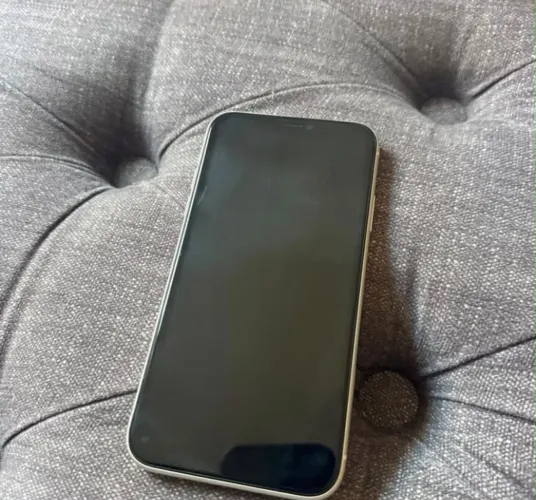 iphone 11, bem conservado só pegar e usar