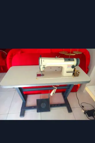 Máquina de costura profissional 