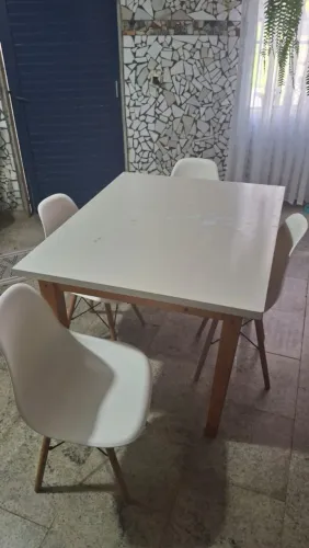 Mesa e 4 cadeiras