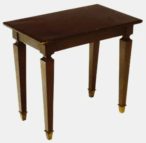 Antiga Mesa de Apoio Canto confeccionada em madeira escura pés cachimbo na cor dourado * 