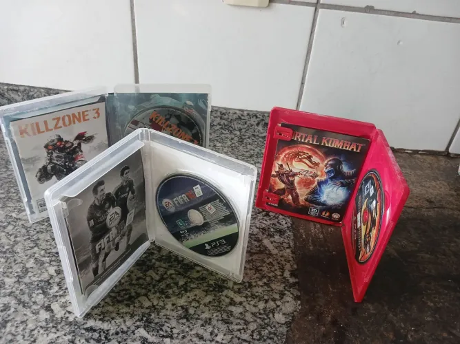 Vendo 3 jogos play 3 originais em excelente estado MORTAL KOMBAY, KILZONE 3 E FIFA 16