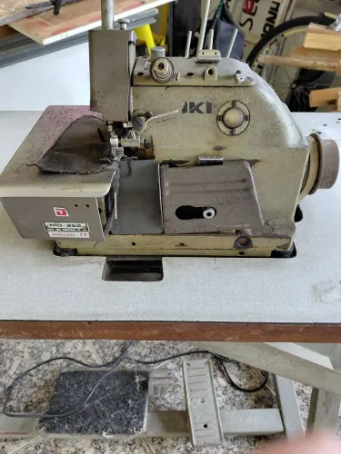 Maquina de Overloque 