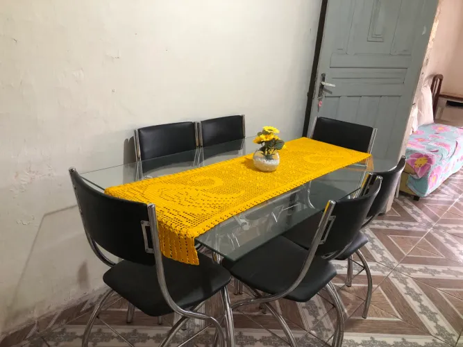 Linda mesa tampo de vidro de seis cadeiras