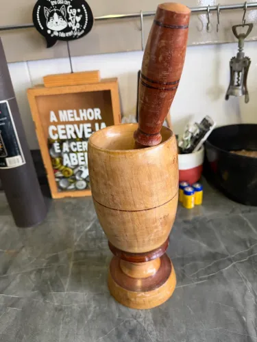 Pilão grande em madeira 