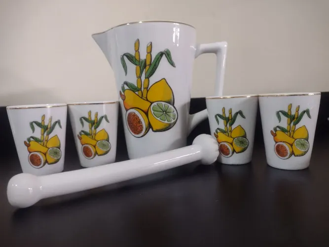 Jogo de caipirinha e aste d porcelana Vera cruz 5 copinhos cm fio d ouro impecável