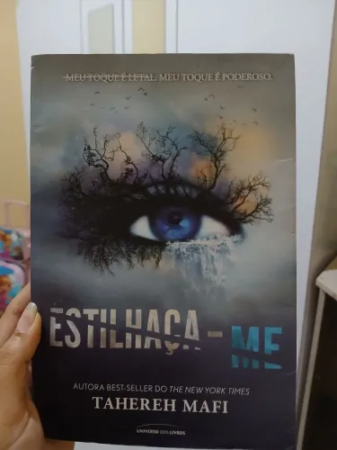 Livro Estilhaça-me