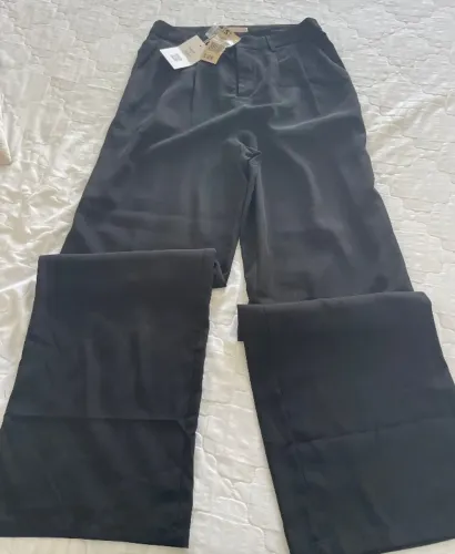 Calça de alfaiataria preta NOVA