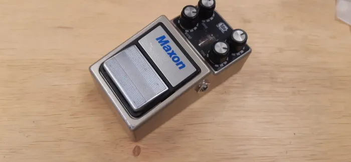 Pedal Valvulado Maxon TB09N na caixa