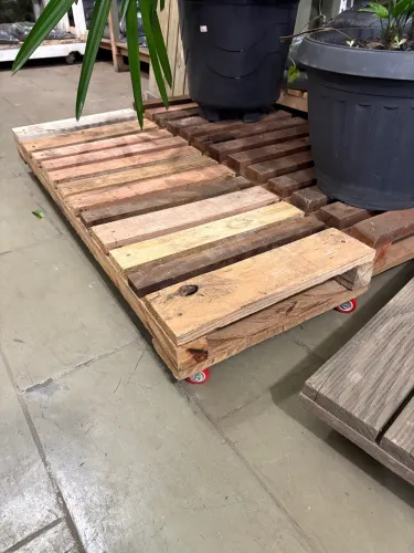 Vendo lote de carrinhos Plataforma de Madeira com Rodízios - Super Resistente