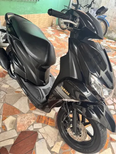 Yamaha fluo, ano 2024