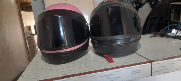  Capacetes só 130$. Excelente