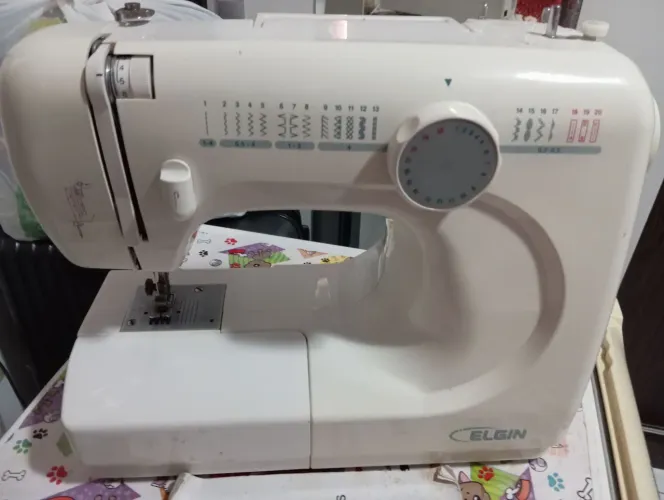 Máquina de costura Elgin JX 4000